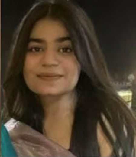 ग्रेटर नोएडा के दनकौर में यमुना एक्सप्रेसवे के नजदीक एक कार की टक्कर से स्कूटी सवार एक छात्रा की मौत हो गई है ।