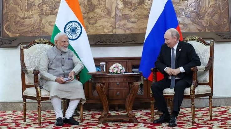 प्रधानमंत्री नरेंद्र मोदी और रूस के राष्ट्रपति व्लादिमीर पुतिन के बीच SCO सम्मेलन के दौरान बातचीत हुई।
