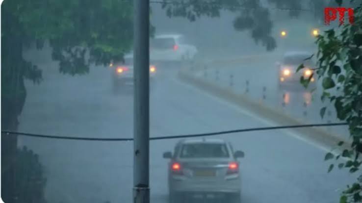 मौसम अलर्ट: दिल्ली-NCR में बारिश और बूंदाबांदी, मौसम विभाग ने येलो अलर्ट जारी किया।